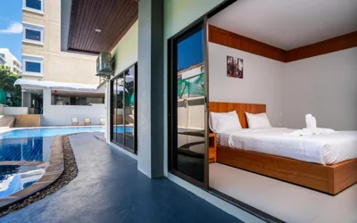 Chambre King avec Vue sur la Piscine — GP House Phuket Patong Beach